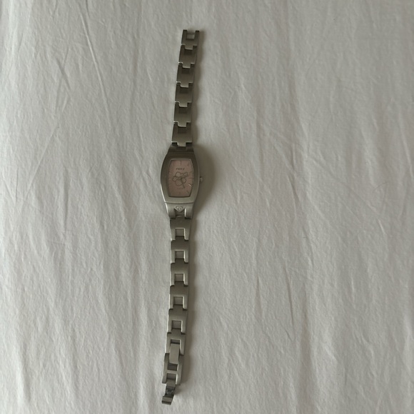 Silver analogue watch with pink watch face from Roxy - Picture 2 of 3